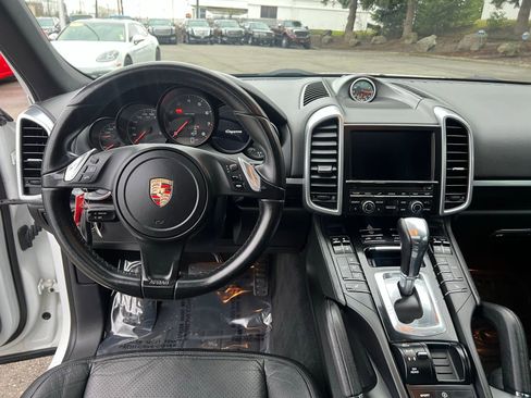 Used 2014 Porsche Cayenne Platinum Edition w/ Basic Package image 22