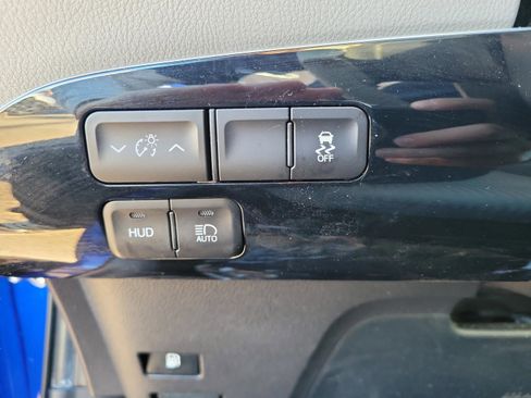 Used 2016 Toyota Prius Two image 15