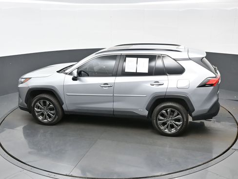 Used 2022 Toyota RAV4 XLE Premium AWD/4WD image 38