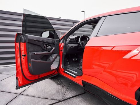 Used 2021 Lamborghini Urus image 31