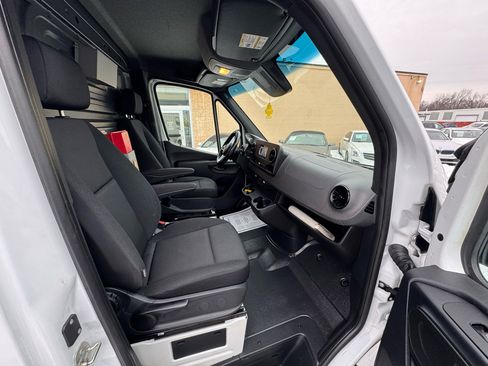 Used 2022 Mercedes-Benz Sprinter 1500 image 18