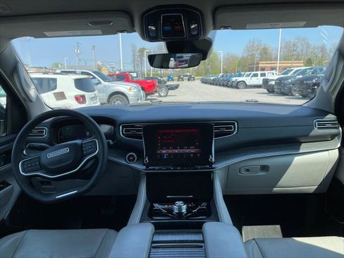 Used 2024 Jeep Wagoneer Series III AWD/4WD image 15