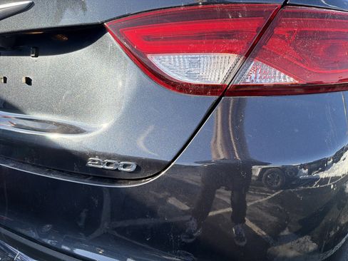 Certified 2016 Chrysler 200 Limited Platinum w/ Comfort & Convenience Group image 8