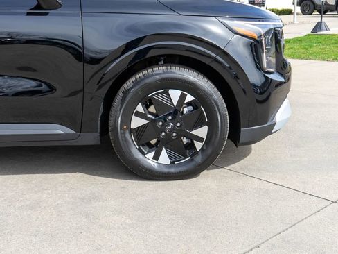 New 2026 Kia Carnival LXS FWD image 32