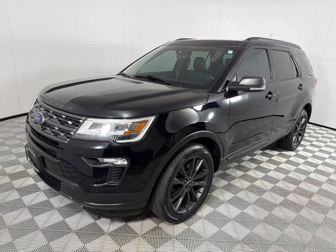 Used 2018 Ford Explorer XLT w/ XLT Appearance Package AWD/4WD image 9