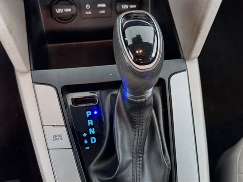 Used 2019 Hyundai Elantra SEL image 19