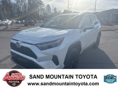Used 2024 Toyota RAV4 SE image 7