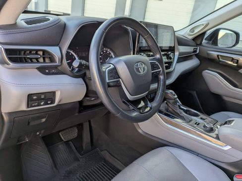 Used 2022 Toyota Highlander Platinum image 10