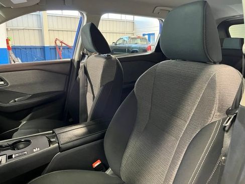 Used 2023 Nissan Rogue SV FWD image 23