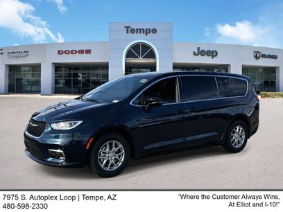 New 2025 Chrysler Pacifica Select
