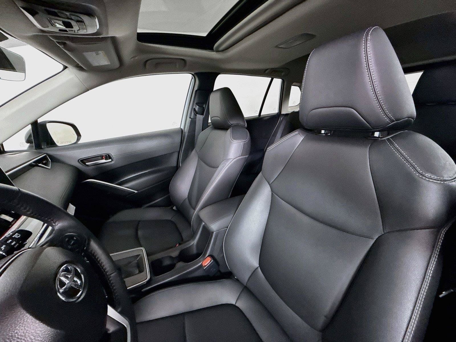 Used 2026 Toyota Corolla Cross XLE w/ Convenience Package FWD image 3