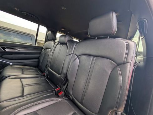 Used 2024 Jeep Wagoneer L Series II RWD image 25