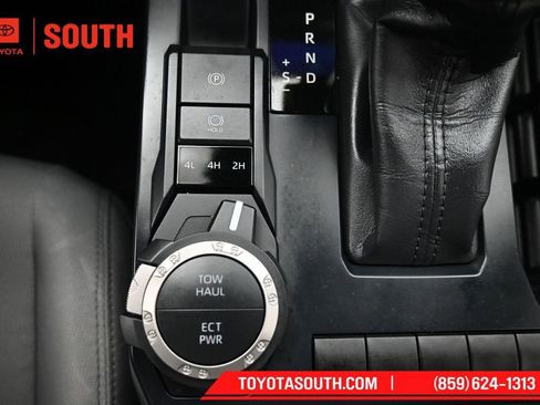 Used 2025 Toyota Tacoma SR5 AWD/4WD image 18
