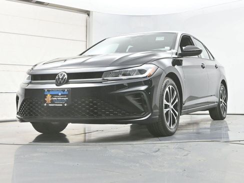 Certified 2025 Volkswagen Jetta Sport image 23