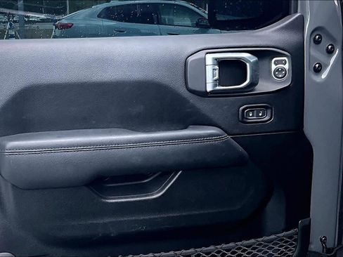 Used 2023 Jeep Wrangler Unlimited Sahara image 22