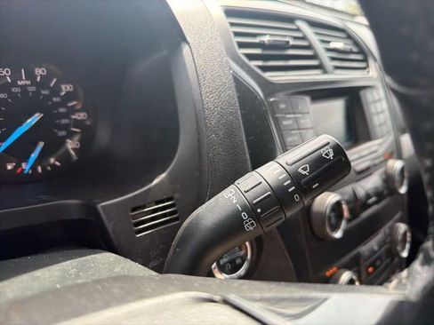 Certified 2018 Ford Explorer XLT image 45