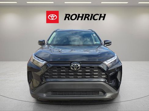 Used 2022 Toyota RAV4 XLE image 2