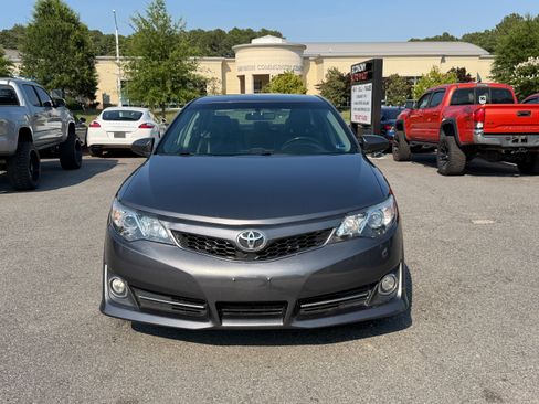 Used 2014 Toyota Camry SE FWD image 4