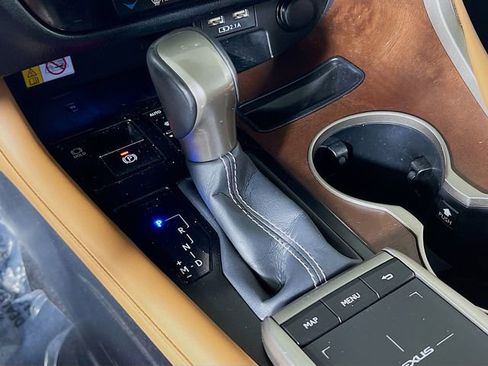 Used 2022 Lexus RX 350L Premium image 23