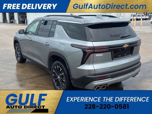 Used 2026 Chevrolet Traverse LT w/ Sun and Wheel Package FWD image 5