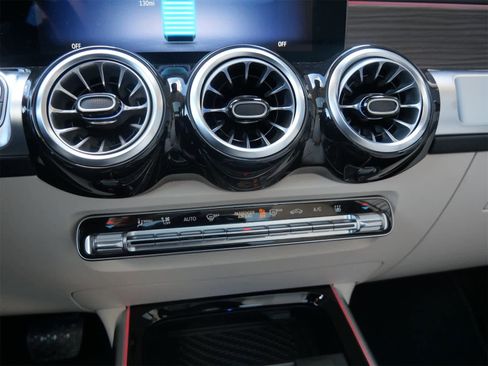 Used 2025 Mercedes-Benz EQB 300 4MATIC image 17