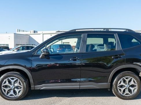Used 2021 Subaru Forester Premium image 9