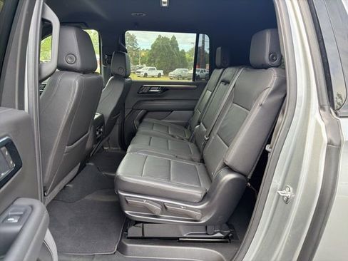 Used 2025 Chevrolet Suburban Z71 AWD/4WD image 18