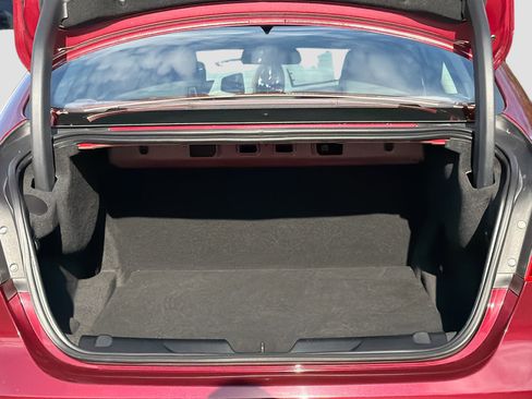 Used 2017 Jaguar XE image 12