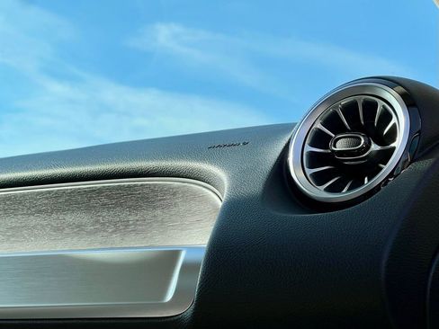 Certified 2022 Mercedes-Benz GLB 250 GLB 250 image 16