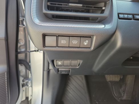 Used 2023 Toyota Prius XLE FWD image 11