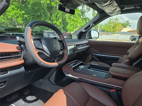 New 2026 Lincoln Navigator L Reserve AWD/4WD image 17