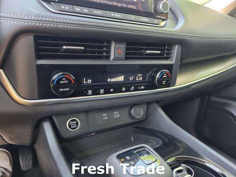 Used 2023 Nissan Rogue SV image 16