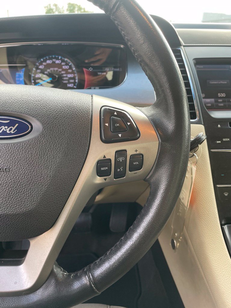 Used 2014 Ford Taurus SEL w/ Equipment Group 201A FWD image 9