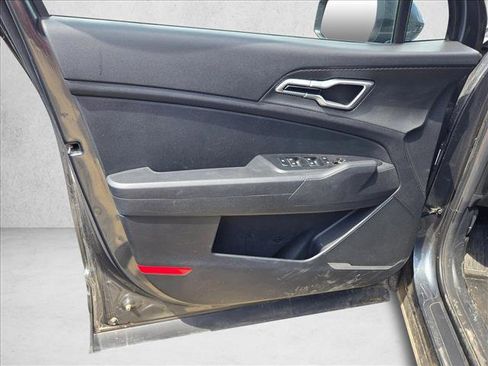 Used 2025 Kia Sportage LX image 11