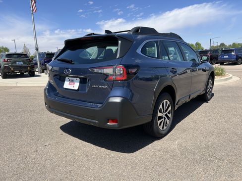 Used 2025 Subaru Outback AWD/4WD image 10