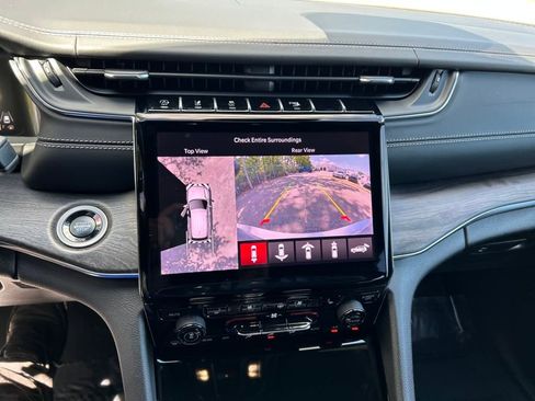 Used 2025 Jeep Grand Cherokee L Overland w/ Advanced Protech Group III image 17