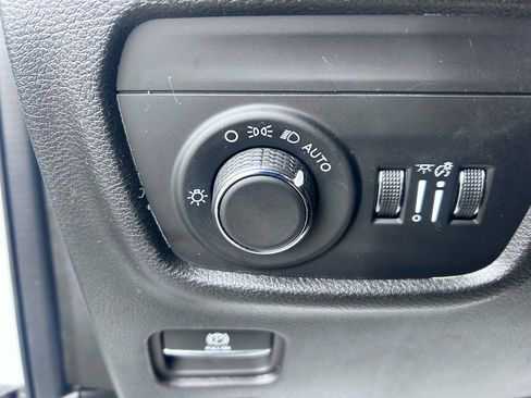 Used 2024 Jeep Grand Cherokee Altitude image 21