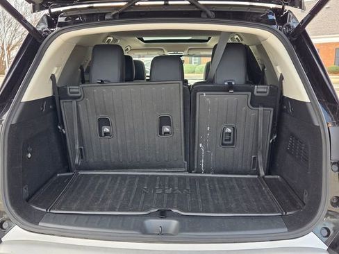 Used 2025 Nissan Pathfinder Platinum image 13