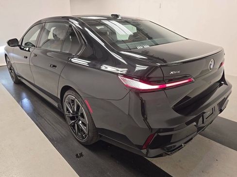 Used 2025 BMW 760i xDrive w/ Executive Package AWD/4WD image 3