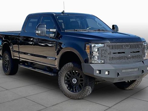 Used 2019 Ford F250 Lariat w/ Lariat Ultimate Package AWD/4WD image 3
