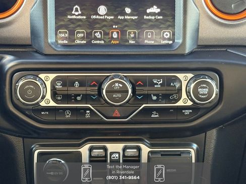 Used 2023 Jeep Gladiator Mojave w/ Cold Weather Group image 19