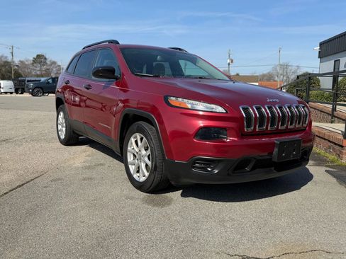 Used 2017 Jeep Cherokee Sport image 5