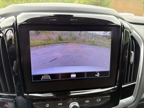 Used 2020 Chevrolet Traverse LT w/ Driver Confidence II Package AWD/4WD image 31