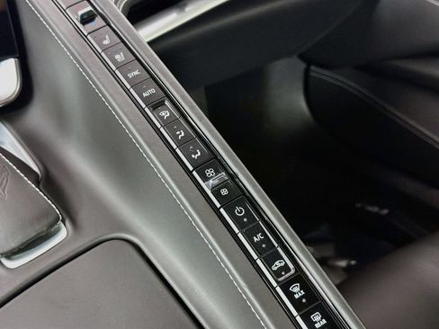 Used 2022 Chevrolet Corvette Stingray Premium Conv w/ Z51 Performance Package RWD image 14