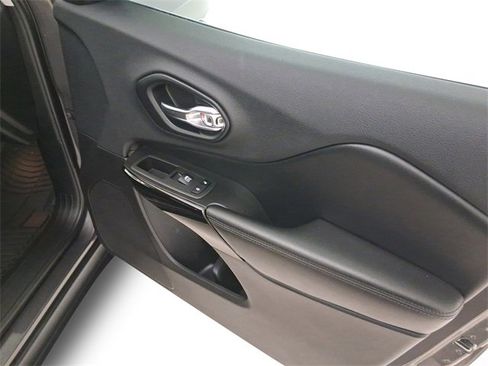 Used 2019 Jeep Cherokee Latitude Plus image 15