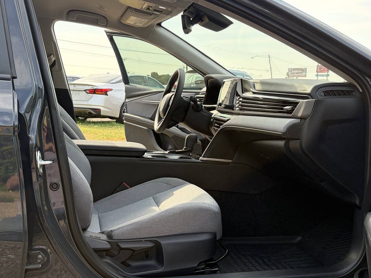 Used 2025 Toyota Camry LE w/ Convenience Package FWD image 28