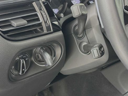 Certified 2025 Porsche Macan image 14