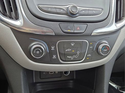 Used 2023 Chevrolet Equinox LT image 28