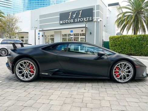 Used 2022 Lamborghini Huracan EVO image 32