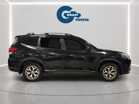 Used 2023 Subaru Forester Premium AWD/4WD image 9